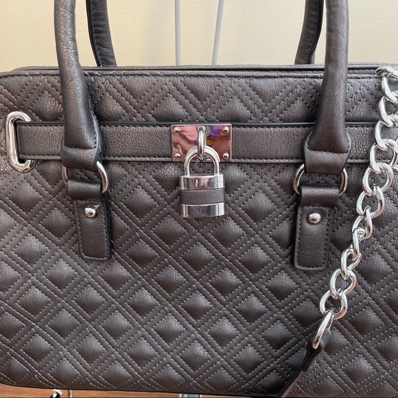 Charming Charlie Lock bag - Picture 2 of 9